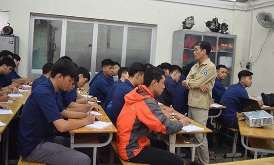 Học nghề cắt gọt kim loại – CNC được giảm 70% học phí