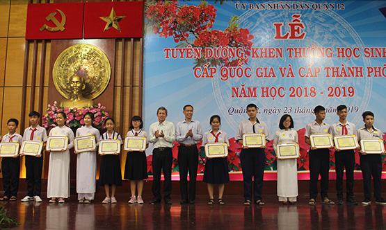 341 học sinh được tuyên dương khen thưởng