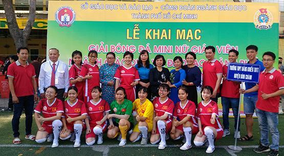 30 trường tham gia Giải bóng đá mini nữ giáo viên