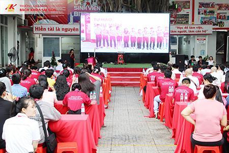 Tân sinh viên khóa K24 hào hứng nhập học tại Trường Cao đẳng Bách Khoa Sài Gòn