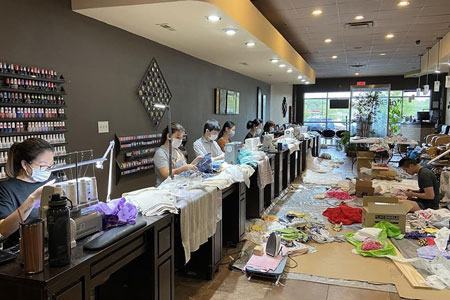 Báo Mỹ ca ngợi các chủ tiệm nail gốc Việt quyên góp đồ bảo hộ chống COVID-19