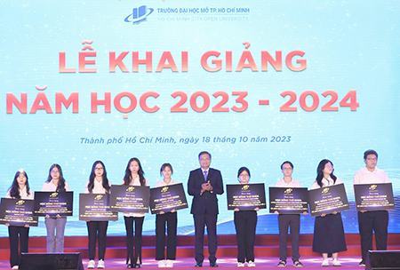 Hơn 40 tỷ đồng học bổng cho sinh viên trong năm học mới