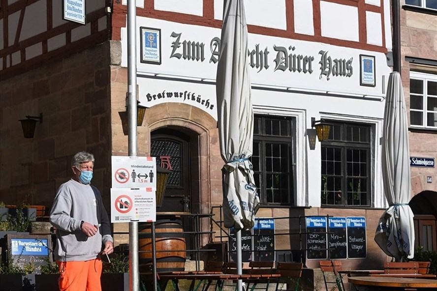 Hai nền kinh tế lớn nhất Châu Âu tái phong tỏa ngừa COVID-19