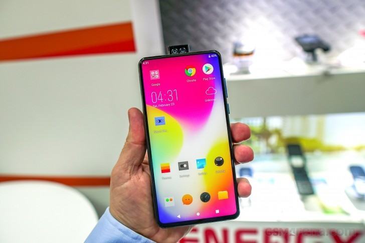 Smartphone cục gạch có pin gấp gần 7 lần iPhone XS