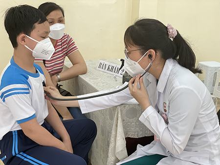 Tiêm vắc-xin phòng Covid-19: Đảm bảo an toàn trước các biến chủng cho năm học mới