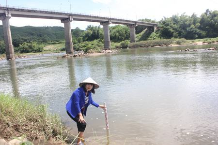 “Bắt bệnh” đất trời ở sông Thu