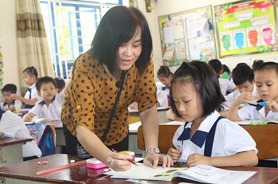 Chương trình giáo dục phổ thông mới: Sách giáo khoa không phải là… tất cả