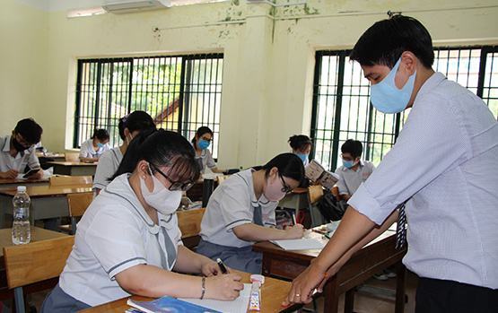 Thầy – trò TP.HCM: “Thực hiện nhiệm vụ kép” khi đi học trở lại