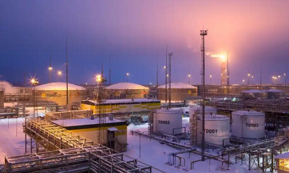 EU đề xuất cấm vận dầu mỏ của Nga: Giá dầu thô lại tăng vọt