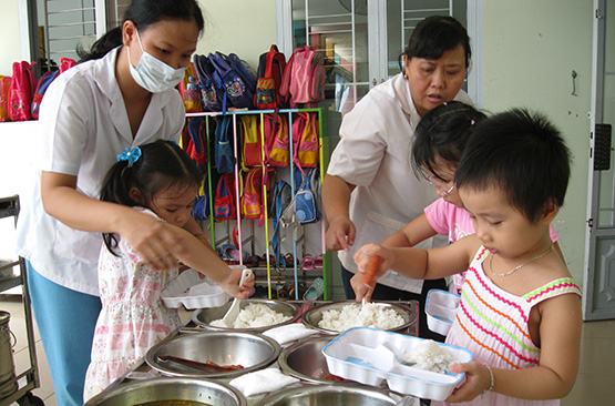 Bổ sung đối tượng hưởng thu nhập tăng thêm: Còn nhiều băn khoăn