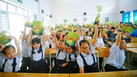 “Nâng niu bước chân con rồng cháu tiên” đến với 120 trường tiểu học