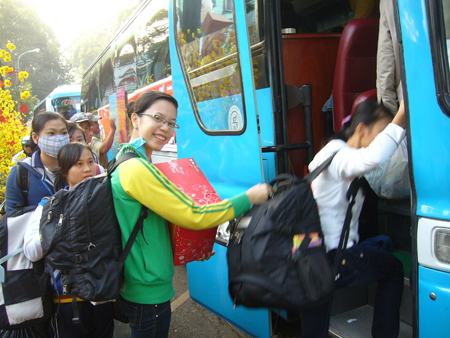 Tặng 5.000 vé xe cho sinh viên, công nhân về Tết