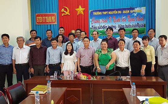 “Đường đến trường không xa. Khi quanh ta còn người tốt”