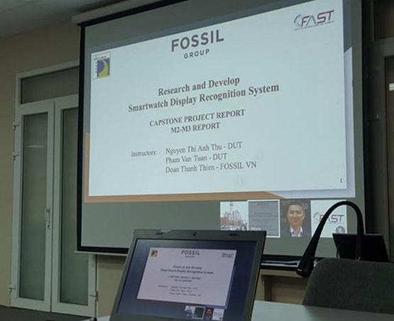 Sinh viên bảo vệ đề tài nghiên cứu qua… online