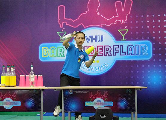 Sinh viên Văn Hiến đoạt giải nhất thi pha chế