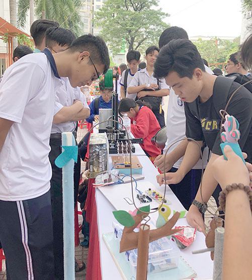 Học sinh, giáo viên trải nghiệm công nghệ STEM