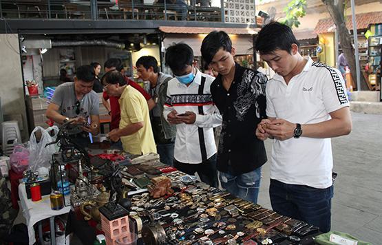 Quay về tuổi thơ với “Sài Gòn ve chai”