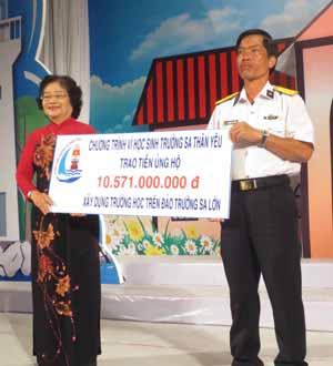 12 tỷ đồng “Vì học sinh Trường Sa thân yêu”