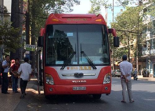TP.HCM còn nhiều điểm đón trả khách không đảm bảo ATGT