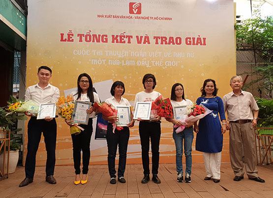 Trao giải cuộc thi truyện ngắn viết về phụ nữ