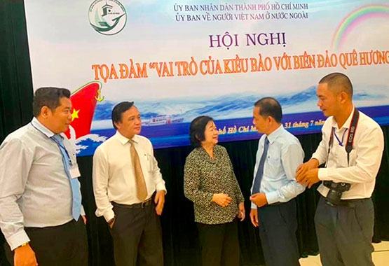 “Vai trò của kiều bào với biển đảo quê hương”