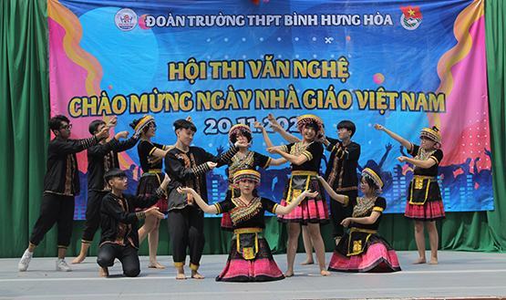 Thi văn nghệ mừng 20-11