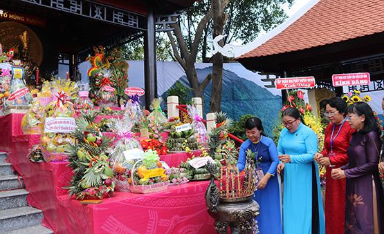 Công đoàn Giáo dục TP.HCM: Thi làm bánh “Hướng về đất tổ”