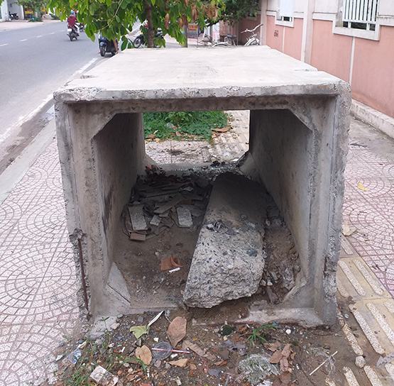 Đốt cống thừa chiếm vỉa hè