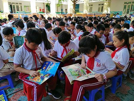 Học sinh tiểu học xem phim “đen”: Phòng bệnh hơn chữa bệnh