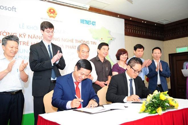 Đào tạo công nghệ cho học sinh vùng khó