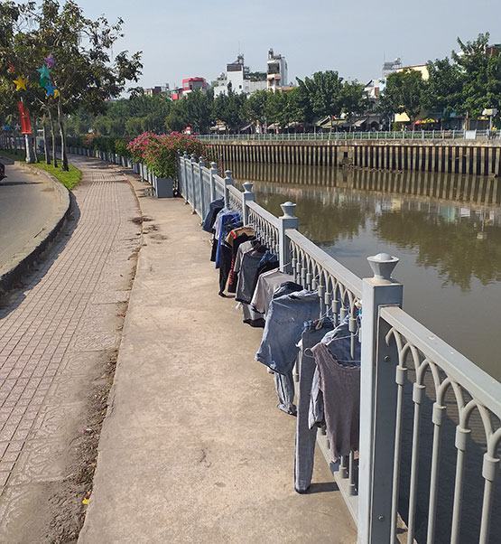 Đâu phải chỗ phơi quần áo!