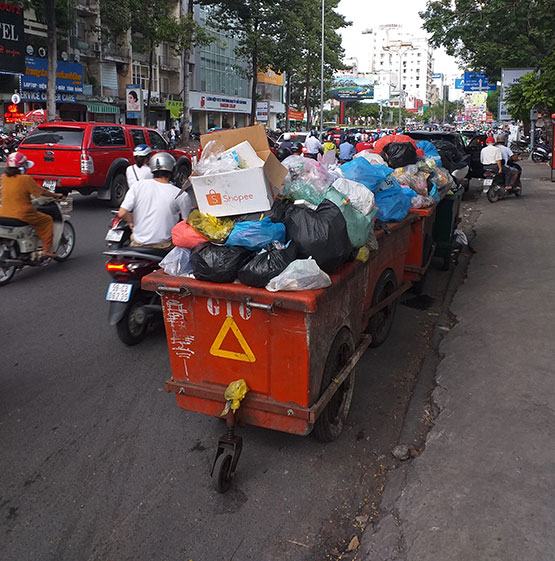 Điểm tập kết xe rác gây cản trở giao thông!