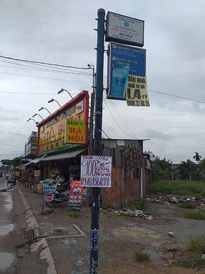 Dán quảng cáo trùm lên lộ trình xe buýt!?