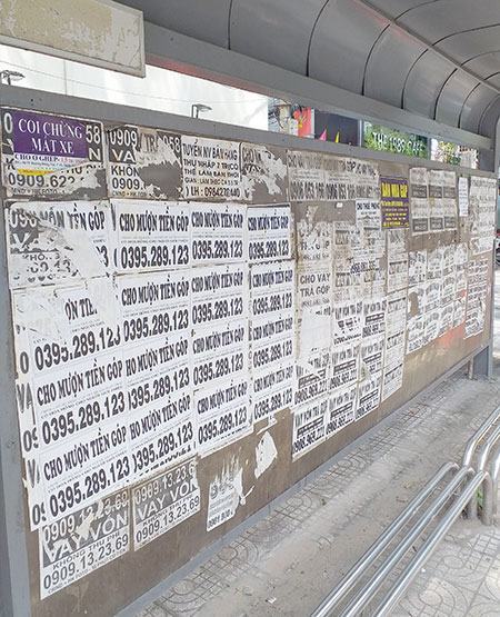 Trạm buýt biến thành nơi dán tờ rơi quảng cáo!?