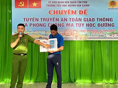 Ngăn chặn ma túy xâm nhập vào học đường