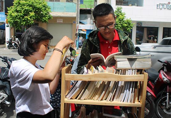 Tủ sách dành tặng cho người nghèo