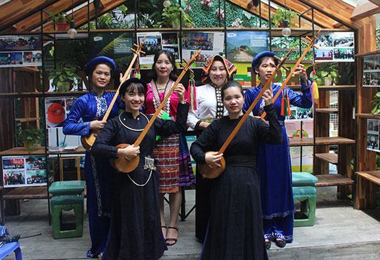 Sinh viên gìn giữ hát then, đàn tính