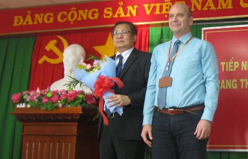 Dự án trang thiết bị bệnh viện: Tiếp nhận chuyến hàng đầu tiên