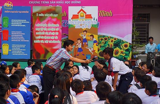 Sân khấu học đường ngày càng thu hút HS