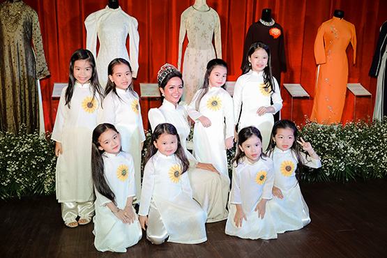 Lan tỏa tình yêu áo dài dân tộc