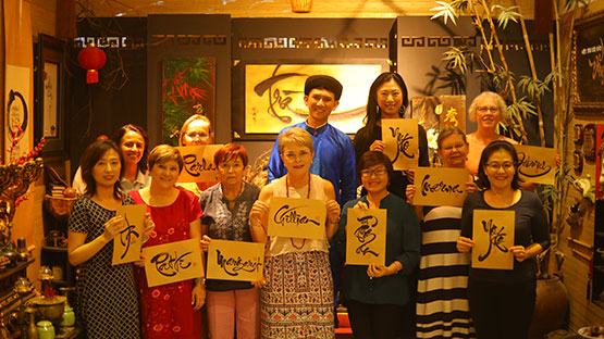 Chàng trai tâm huyết đưa thư pháp Việt vào học đường