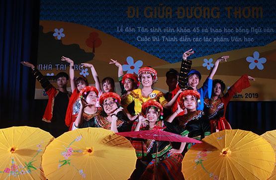 Sân khấu hóa tác phẩm văn học: Sân chơi bổ ích cho sinh viên!