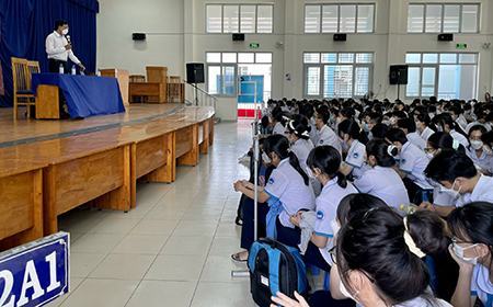 Viết tiếp bài Nỗi buồn sau kỳ thi học sinh giỏi quốc gia (trang 12, ngày 4-5): Mục tiêu thi học sinh giỏi là gì?