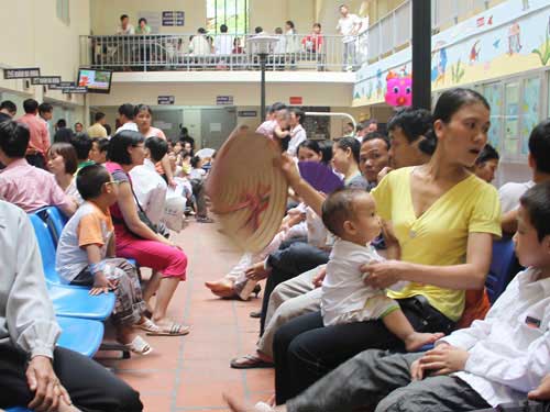 Hơn 200 bệnh lây truyền từ động vật sang người