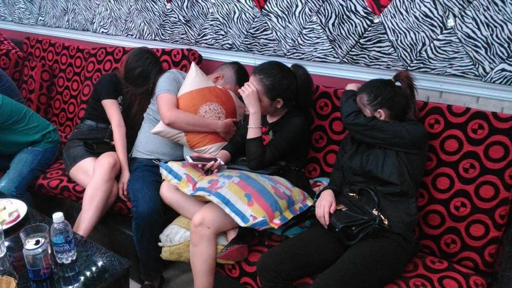 Vào nhà hàng chơi ma túy bị công an phát hiện