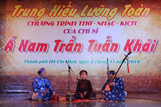 Biểu diễn thơ, nhạc, kịch của Á Nam Trần Tuấn Khải