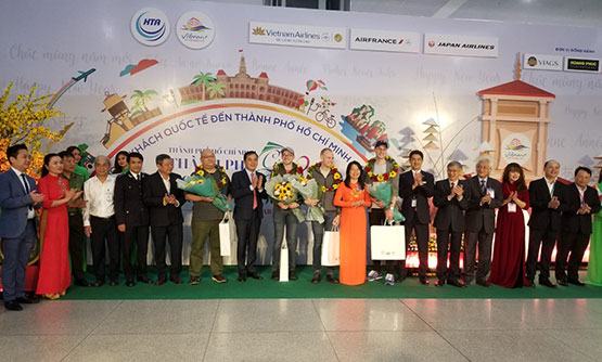 Đón đoàn khách quốc tế đầu tiên đầu năm mới