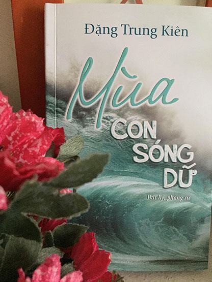 Mùa con sóng dữ