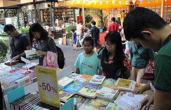Thú vị với nhiều chương trình sách giảm giá