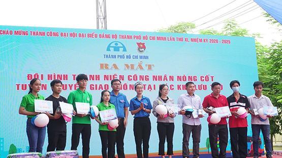 Thanh niên công nhân với văn hóa giao thông